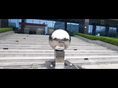 فواره آب از فولاد ضد زنگ