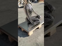 مجسمه بزرگ مدرن تجریدی فلزی انسان